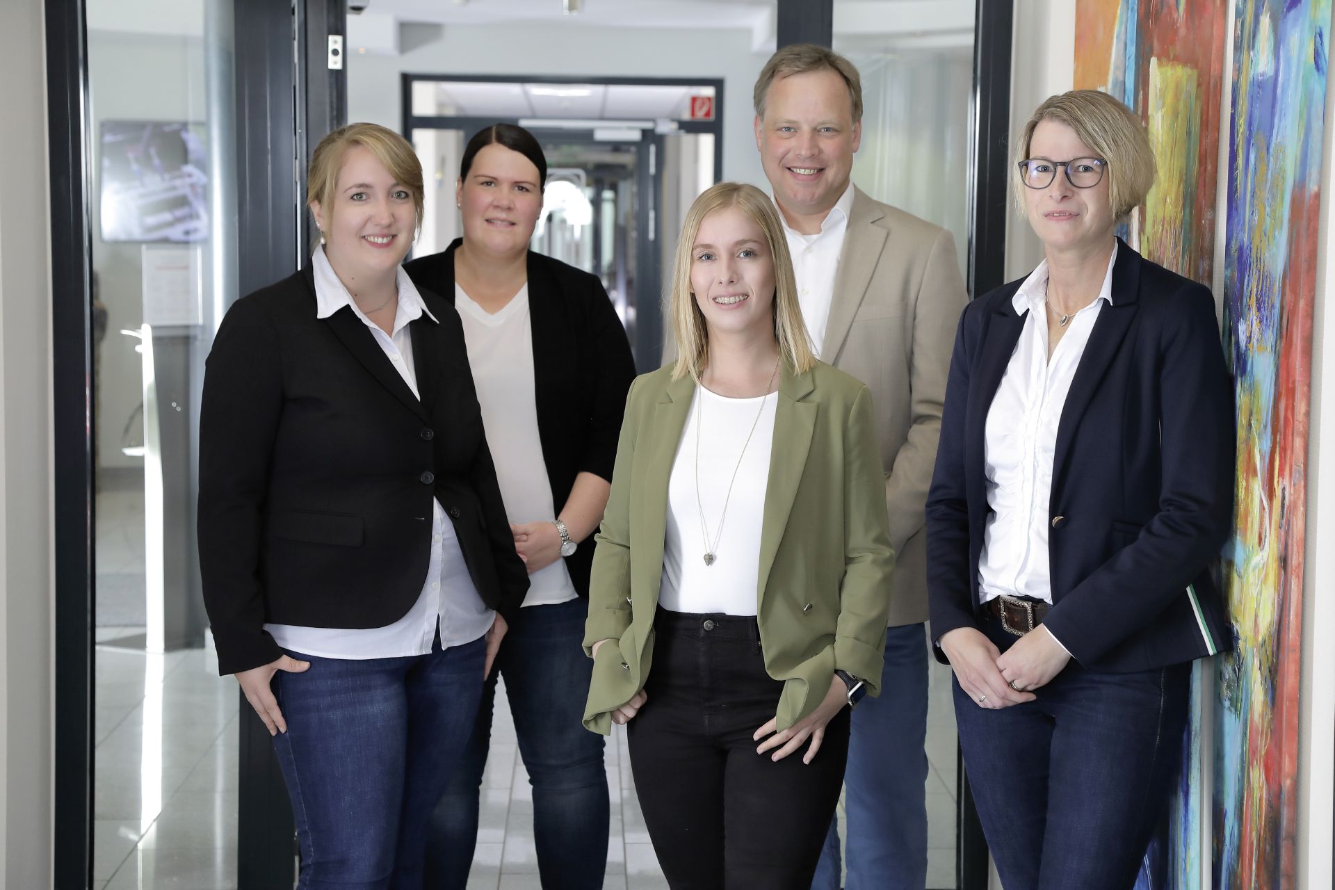 Das Team der Personalabteilung von links nach rechts: Carina Siewering, Britta Ostermann, Christina Schlangen, Stephan Illmer und Anika Baumhöfer