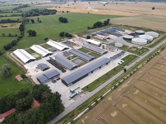 The Darchau biogas plant’s operating site includes storage areas for up to 45,000 t of input material